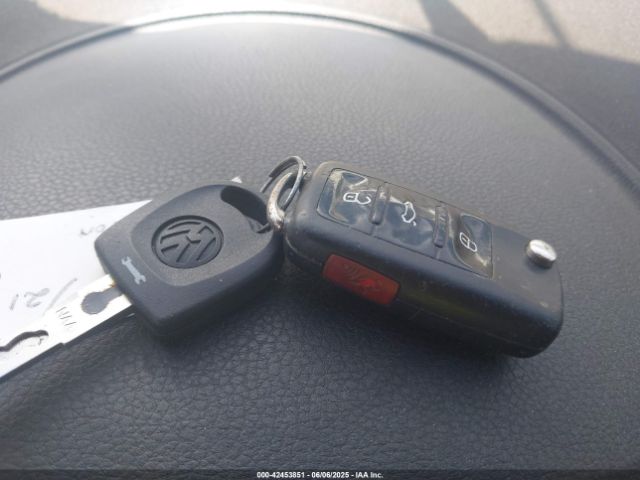 WVGAV3AX0EW598528 Volkswagen TIGUAN SE
