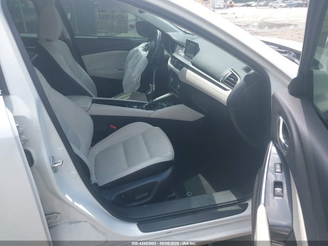 JM1GJ1W51G1477142 Mazda py