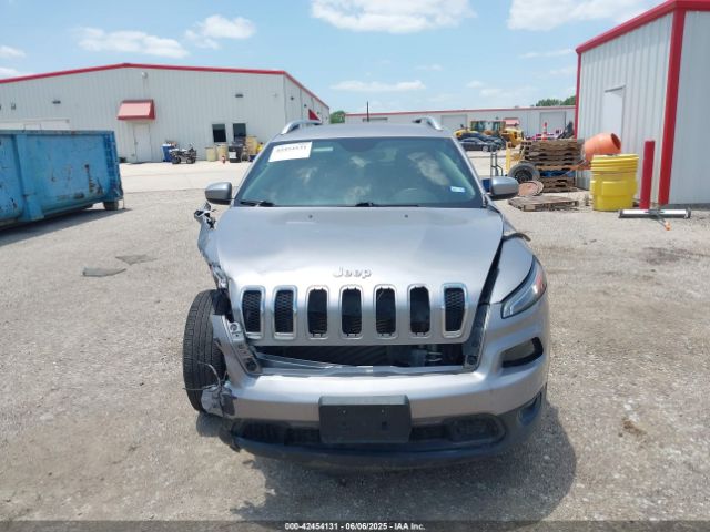 1C4PJLCB2JD596149 Jeep Cherokee Latitude Fwd