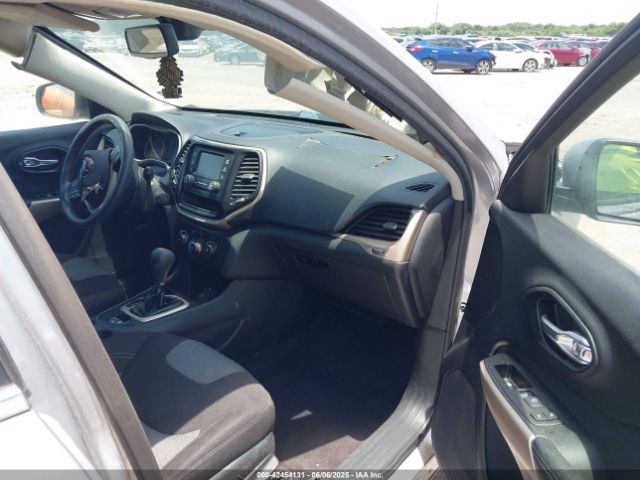 1C4PJLCB2JD596149 Jeep Cherokee Latitude Fwd