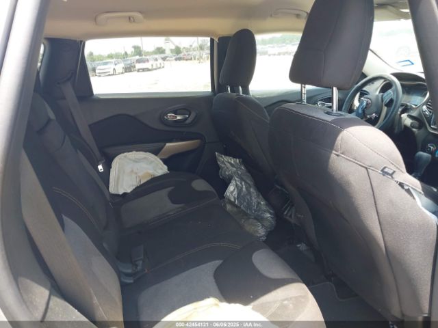 1C4PJLCB2JD596149 Jeep Cherokee Latitude Fwd