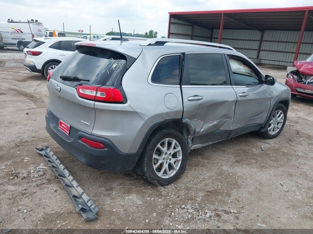 1C4PJLCB0HW511114 Jeep Cherokee