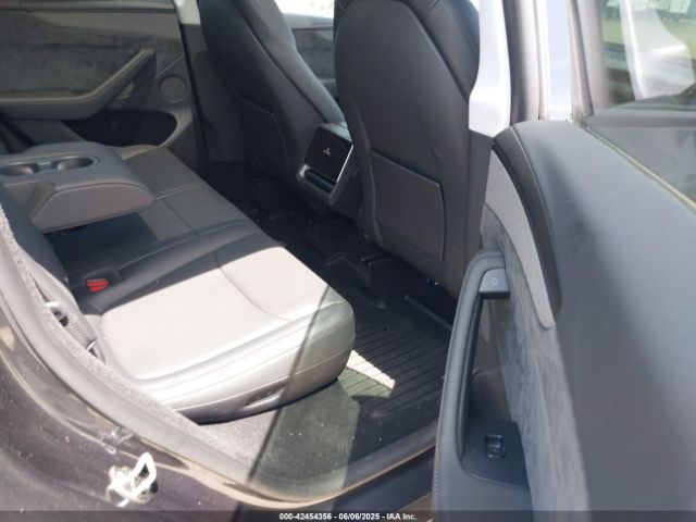 2026 TESLA MODEL Y 7SAYGDEE7TF344315 Photo 7