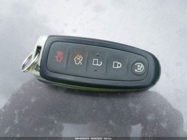 1FMCU0J98HUA47968 Ford Escape Titanium
