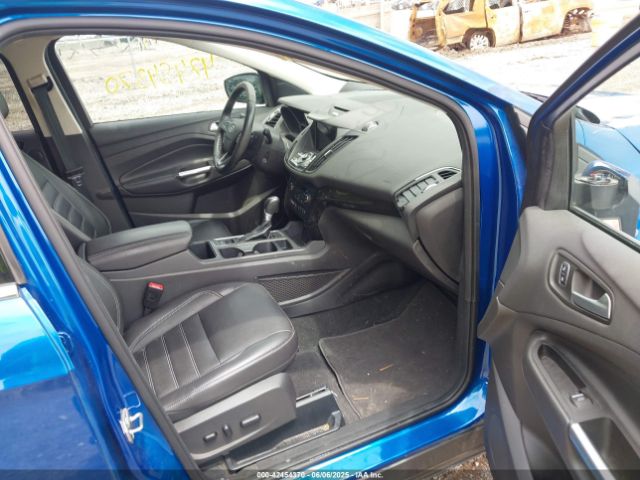 1FMCU0J98HUA47968 Ford Escape Titanium