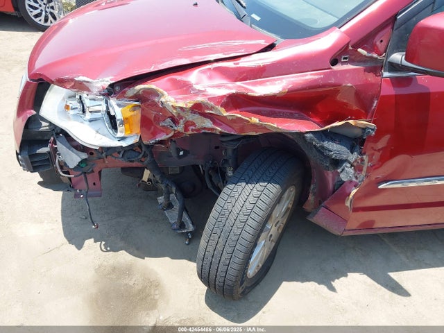 2C4RC1BG0ER348408 Chrysler Town and Country