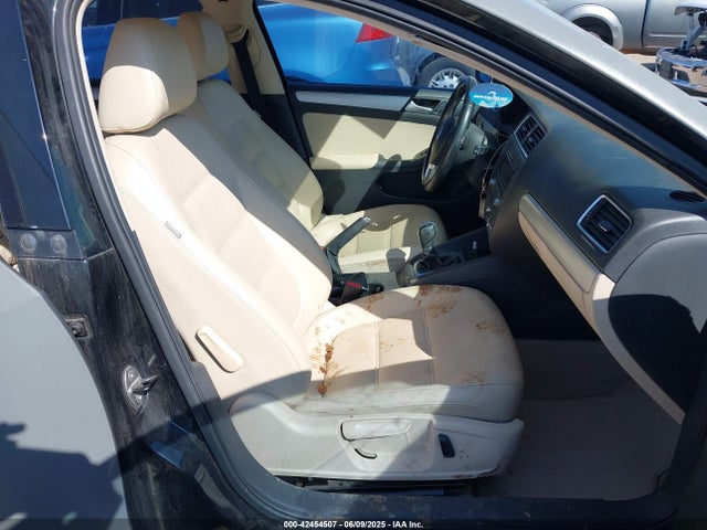 3VWD17AJ3EM420318 Volkswagen Jetta