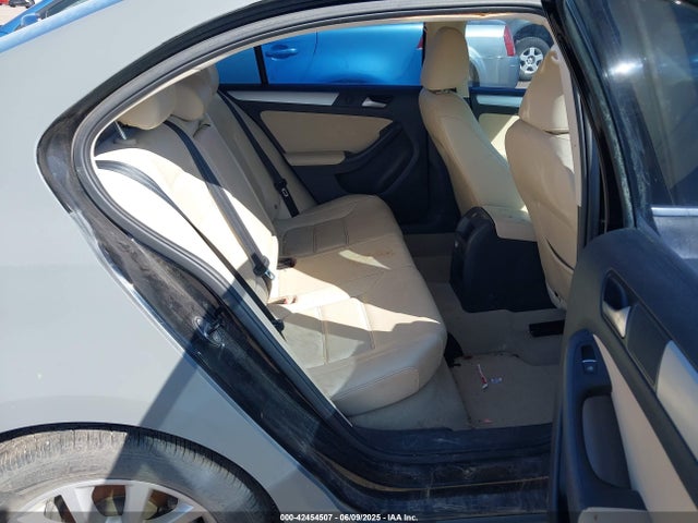 3VWD17AJ3EM420318 Volkswagen Jetta