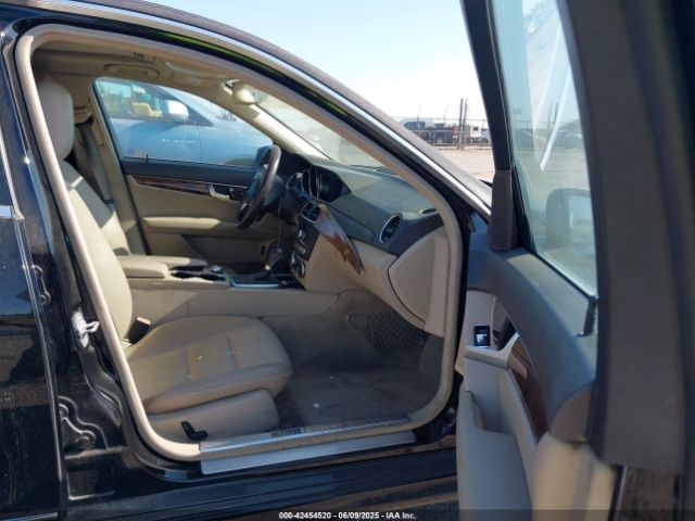2013 MERCEDES-BENZ C 250 WDDGF4HB9DR274623 Photo 4