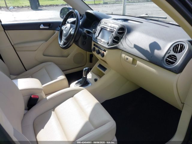 WVGAV7AX4FW603111 Volkswagen TIGUAN SE