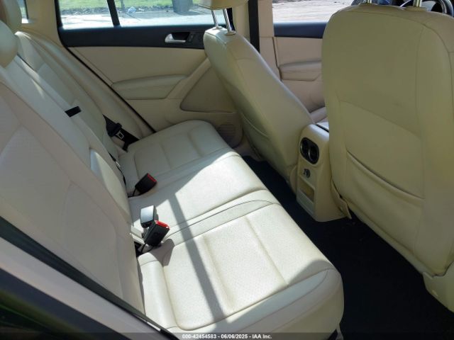 WVGAV7AX4FW603111 Volkswagen TIGUAN SE