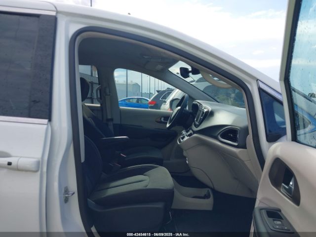 2024 CHRYSLER VOYAGER 2C4RC1CG0RR176918 Photo 4
