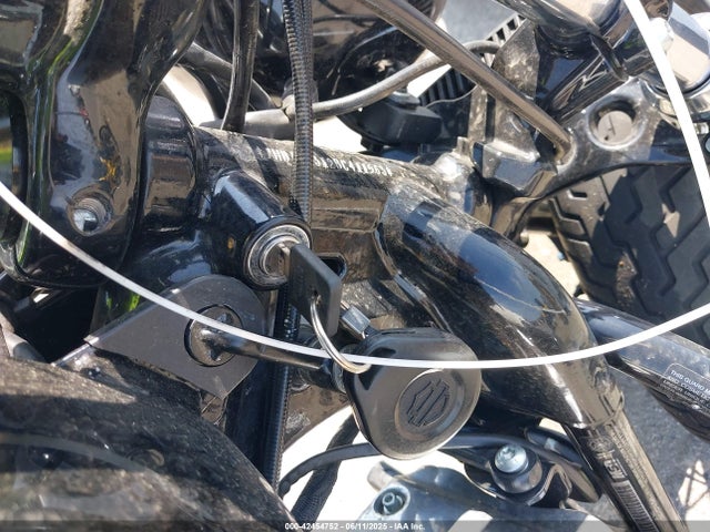 2011 HARLEY-DAVIDSON XL1200 1HD1LC312BC411563 Photo 10
