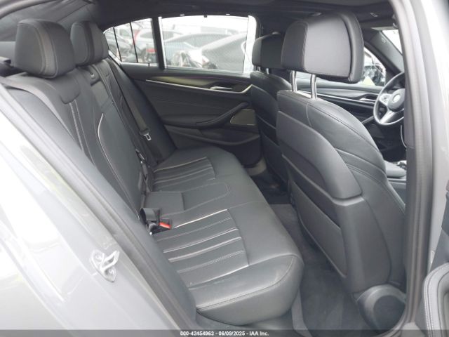 WBA13BK07NCL07995 BMW m550i