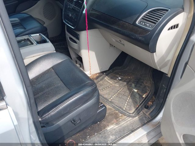 2011 CHRYSLER TOWN & COUNTRY 2A4RR8DG5BR611566 Photo 4