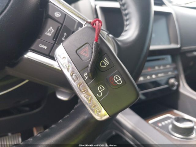 2017 JAGUAR F-PACE SADCM2BV0HA082392 Photo 10