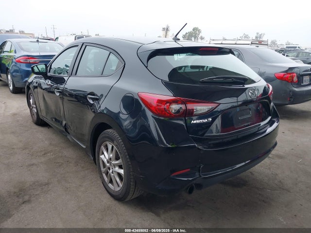 Mazda pe 2018 3MZBN1K74JM205083 Image 3