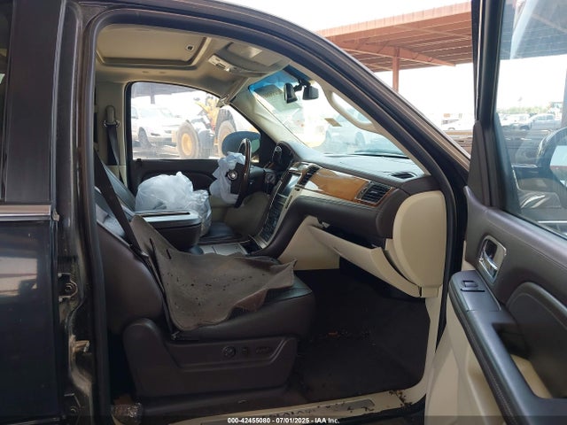 2011 CADILLAC ESCALADE ESV 1GYS4KEFXBR333899 Photo 4