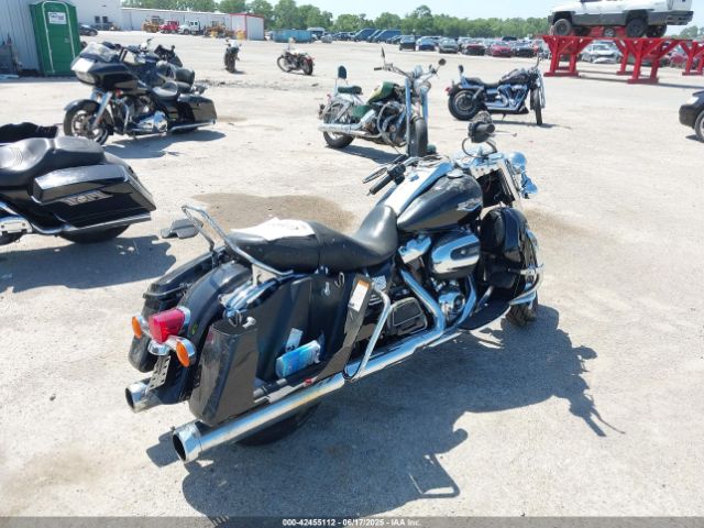 2018 HARLEY-DAVIDSON FLHR 1HD1FBC11JB627460 Photo 3