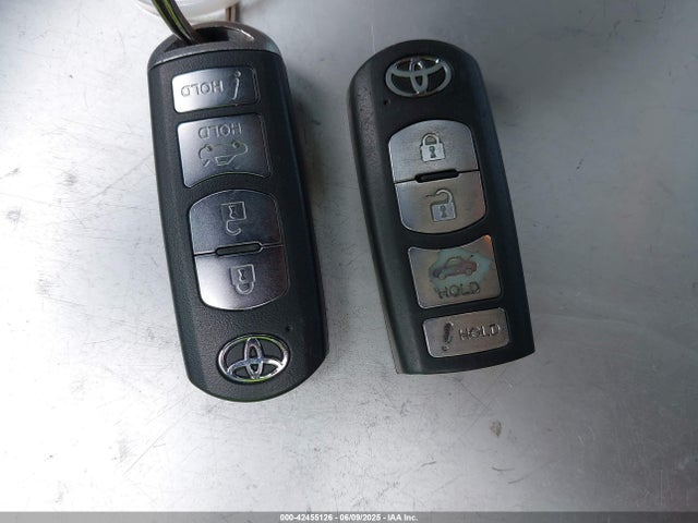 3MYDLBYV8JY305517 Toyota YARIS IA