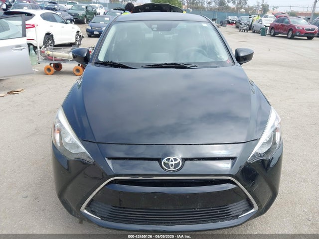 3MYDLBYV8JY305517 Toyota YARIS IA