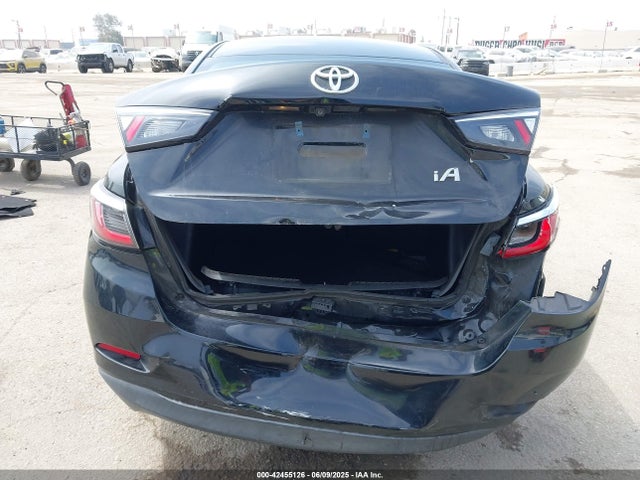 3MYDLBYV8JY305517 Toyota YARIS IA