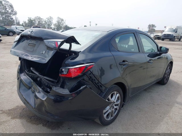 3MYDLBYV8JY305517 Toyota YARIS IA