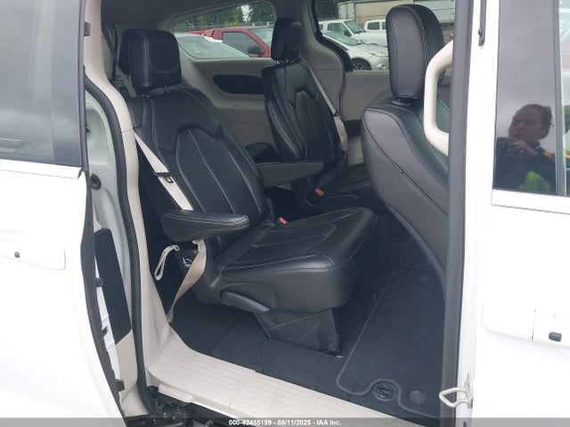 Chrysler Pacifica Touring L 2023 2C4RC1BG8PR620092 Image 8