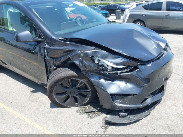 2025 TESLA MODEL Y 7SAYGDEE1SF283932 Photo 5