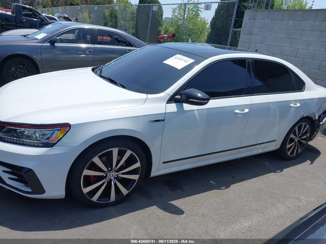 1VWJM7A36JC028733 Volkswagen 2018