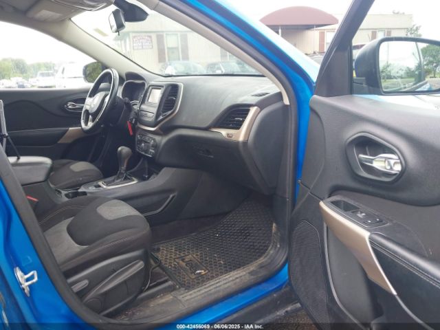 1C4PJLAB6HW617599 Jeep Cherokee Altitude Fwd