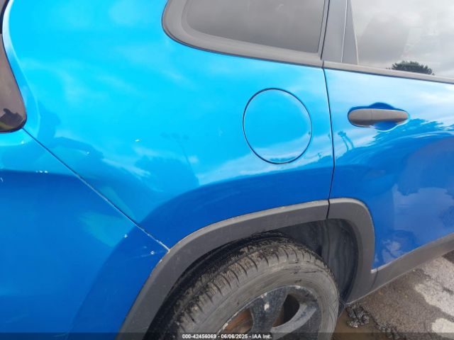 1C4PJLAB6HW617599 Jeep Cherokee Altitude Fwd