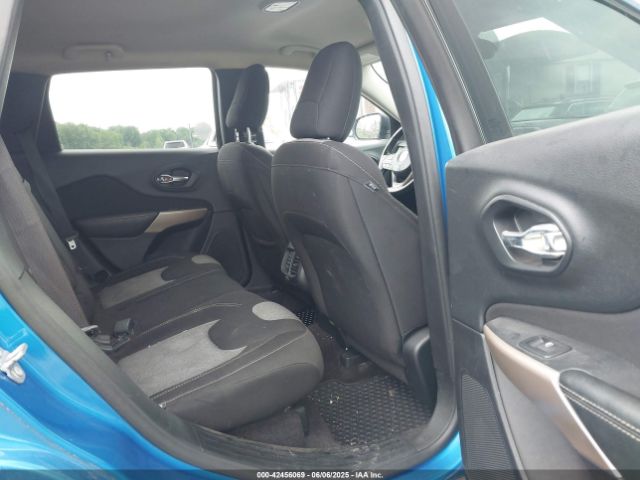 1C4PJLAB6HW617599 Jeep Cherokee Altitude Fwd