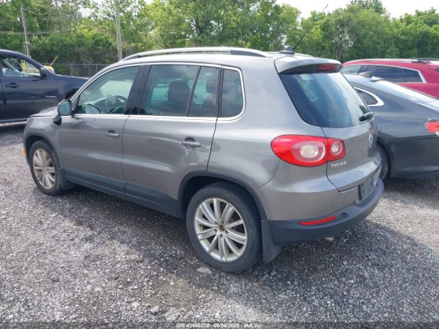 2011 VOLKSWAGEN TIGUAN WVGBV7AX9BW540019 Photo 2