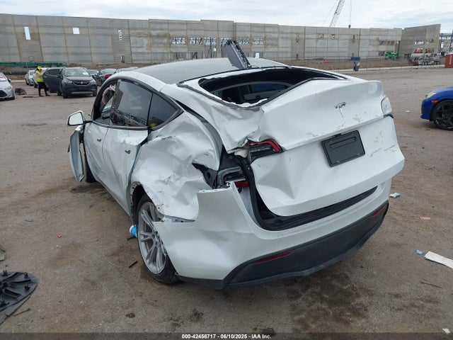2024 TESLA MODEL Y 7SAYGDEE7RA274787 Photo 2