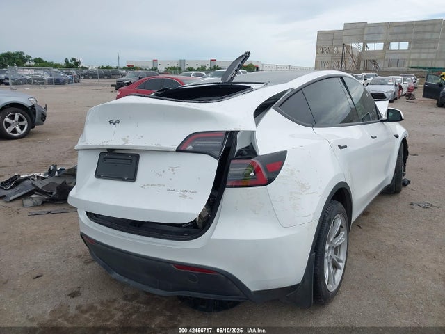 2024 TESLA MODEL Y 7SAYGDEE7RA274787 Photo 3
