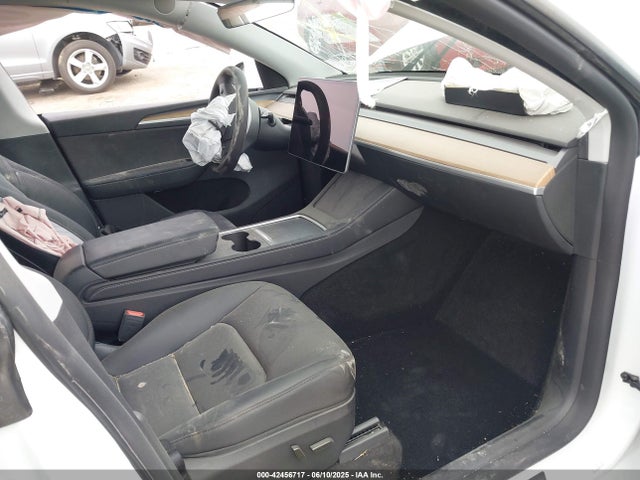 2024 TESLA MODEL Y 7SAYGDEE7RA274787 Photo 4