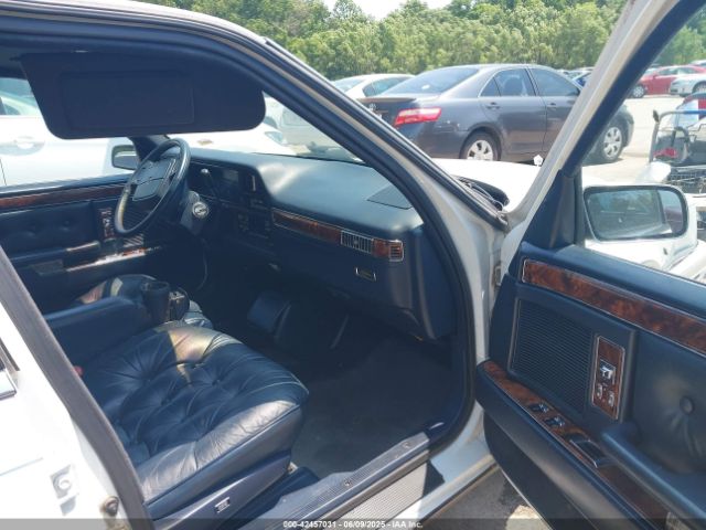 1993 CHRYSLER NEW YORKER 1C3XV66LXPD158485 Photo 4