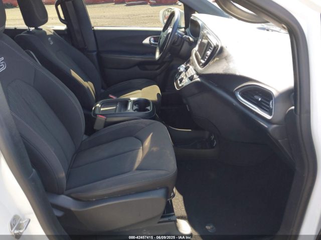 2019 CHRYSLER PACIFICA 2C4RC1FG4KR738580 Photo 4