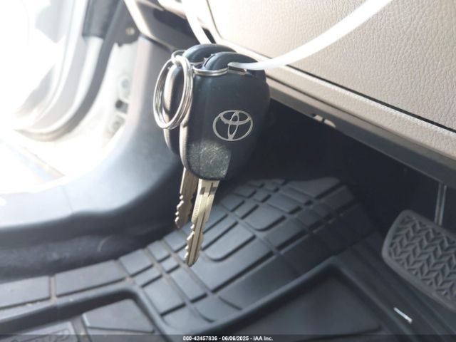 5TDZARFH8ES006333 Toyota Highlander Le