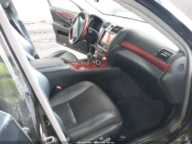 2011 LEXUS LS 460 JTHCL5EF0B5009610 Photo 4