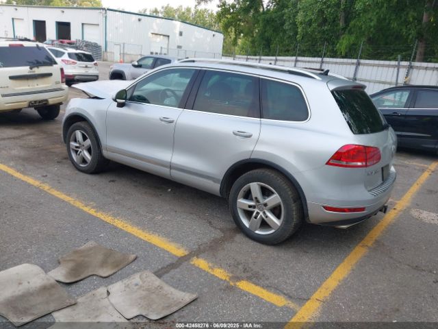2011 VOLKSWAGEN TOUAREG WVGFK9BP5BD003521 Photo 2
