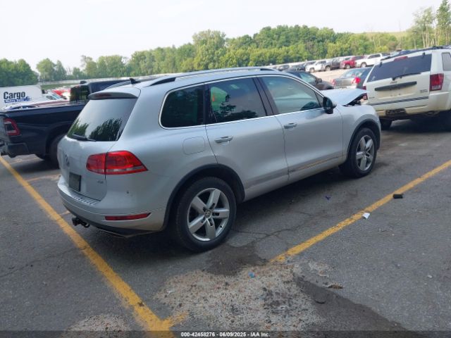 2011 VOLKSWAGEN TOUAREG WVGFK9BP5BD003521 Photo 3
