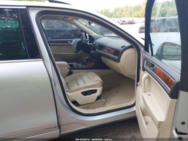 2011 VOLKSWAGEN TOUAREG WVGFK9BP5BD003521 Photo 4
