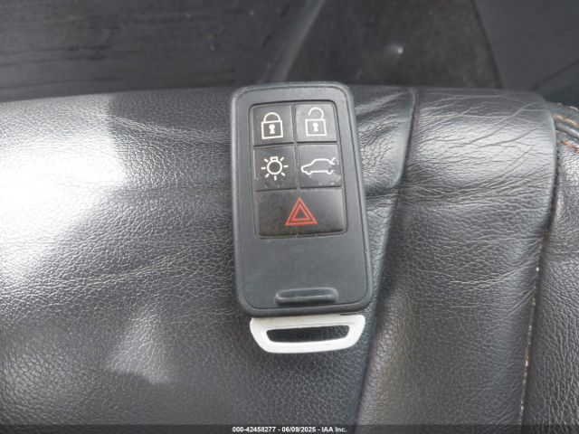 2017 VOLVO XC60 YV440MRR0H2107735 Photo 10
