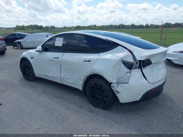 2022 TESLA MODEL Y 7SAYGDEE1NF385915 Photo 2