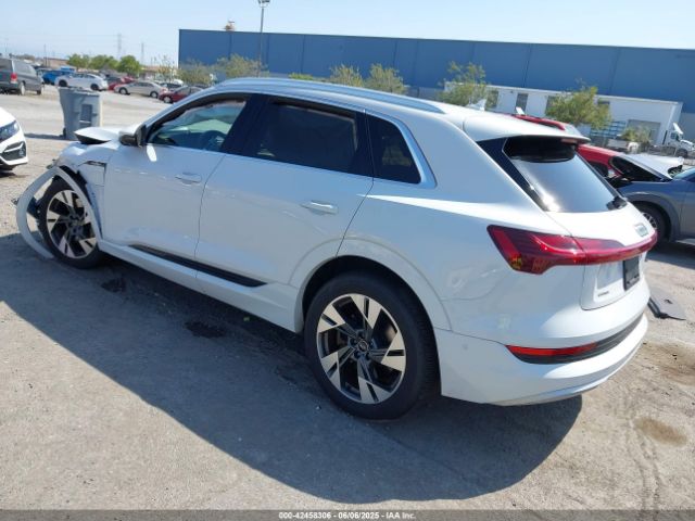 2021 AUDI E-TRON WA1LAAGE2MB039596 Photo 2