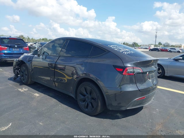 2025 TESLA MODEL Y 7SAYGDED6SF261478 Photo 2