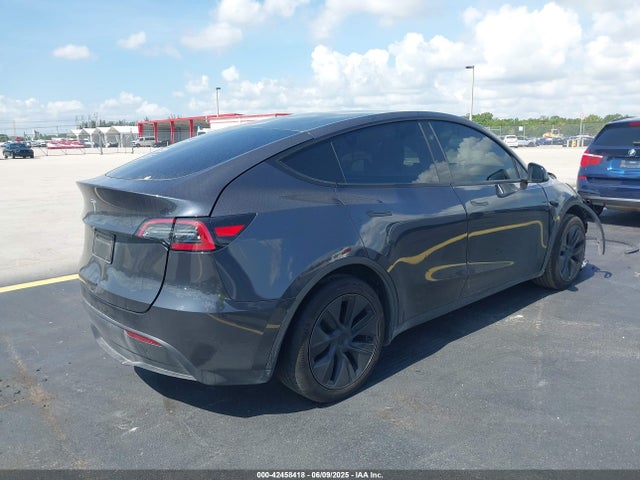 2025 TESLA MODEL Y 7SAYGDED6SF261478 Photo 3