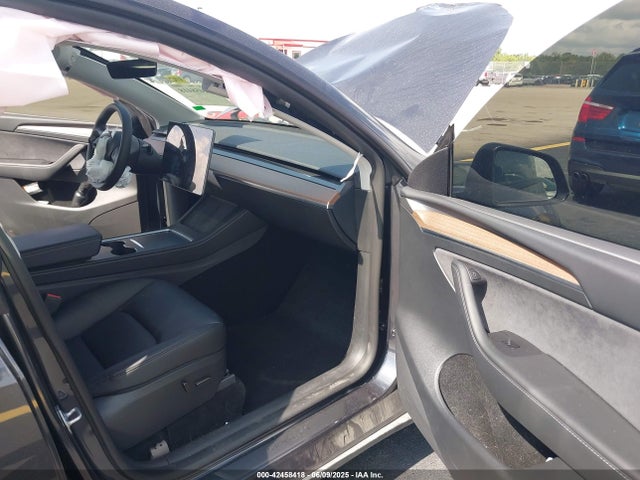 2025 TESLA MODEL Y 7SAYGDED6SF261478 Photo 4